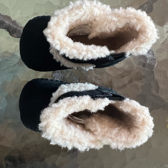BABY UGGS BOOTIES - Picture 2 of 6